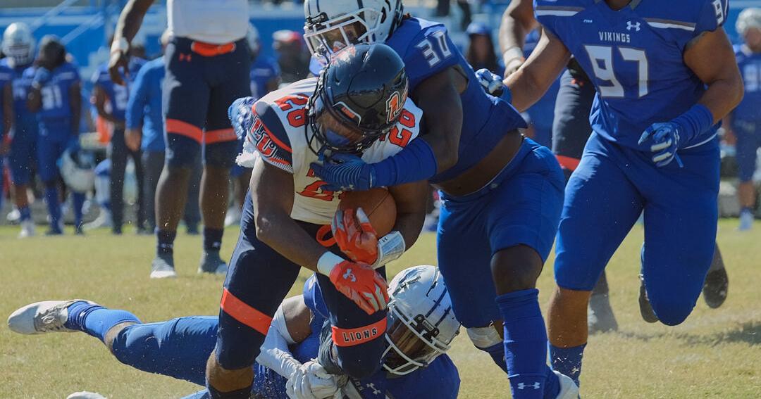 College Football Successful ECSU hangs on against Lincoln