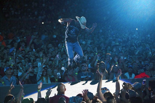 NFL stadiums and Kenny Chesney: magical mix of sports/music