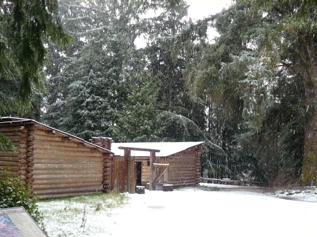 Fort Clatsop Holds Holiday Happenings Learn About The Lewis And