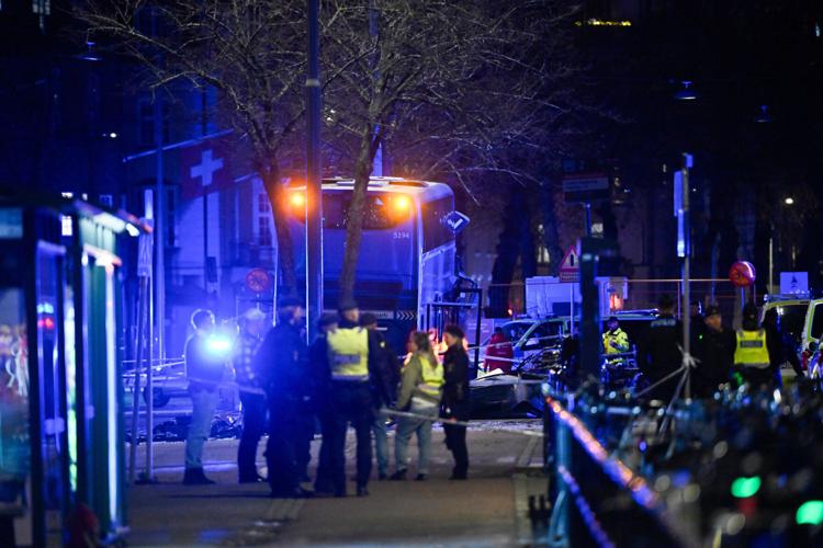 A bus crashes into a bus stop in Stockholm, killing 3 people and injuring 3  | World | dailycorinthian.com