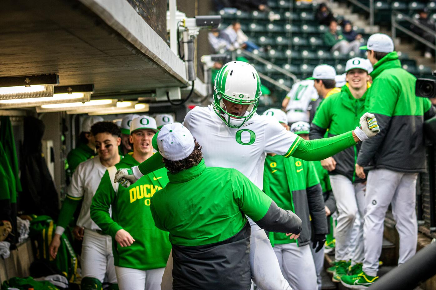 Oregon makes easy work of Portland State in 81-7 win