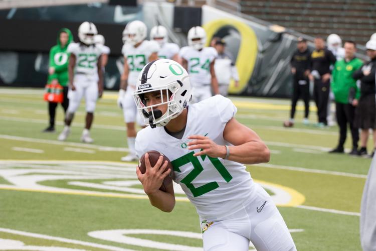 From Thanksgiving games to Autzen, the Dye brothers battle together as  Ducks, Football