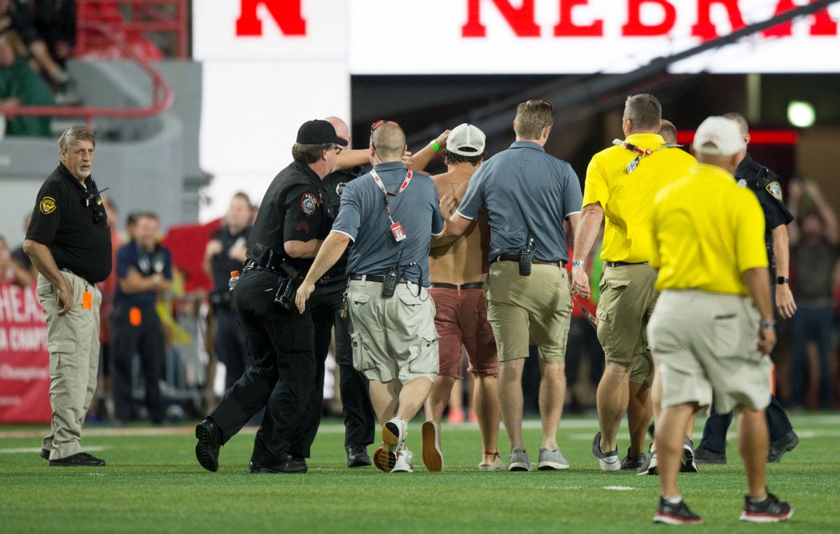 Streaker Arrested At Nebraska Akron Game News Dailynebraskan Com