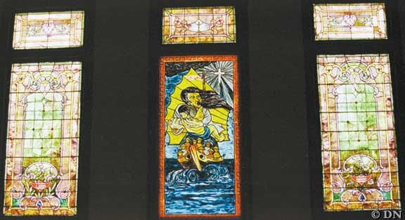 Glass Holds Deep Meaning For Vietnamese Dailynebraskan Com