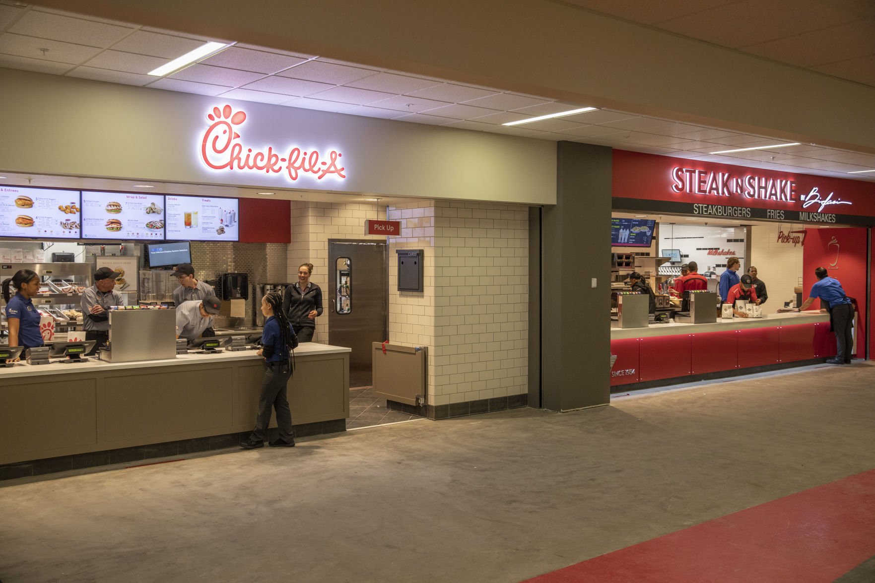 Highly anticipated Steak ’n Shake, Chick-fil-A opening Monday in 