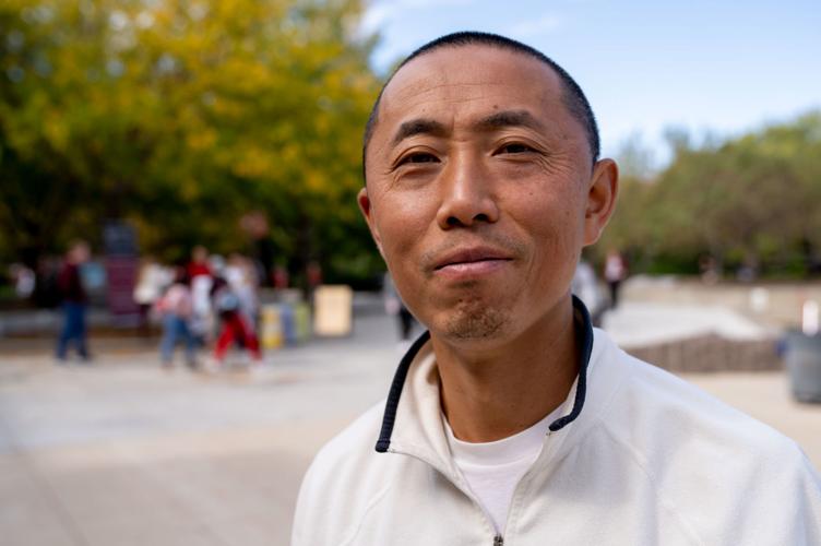 Man walks across nation, stops at UNL campus to spread message of love ...