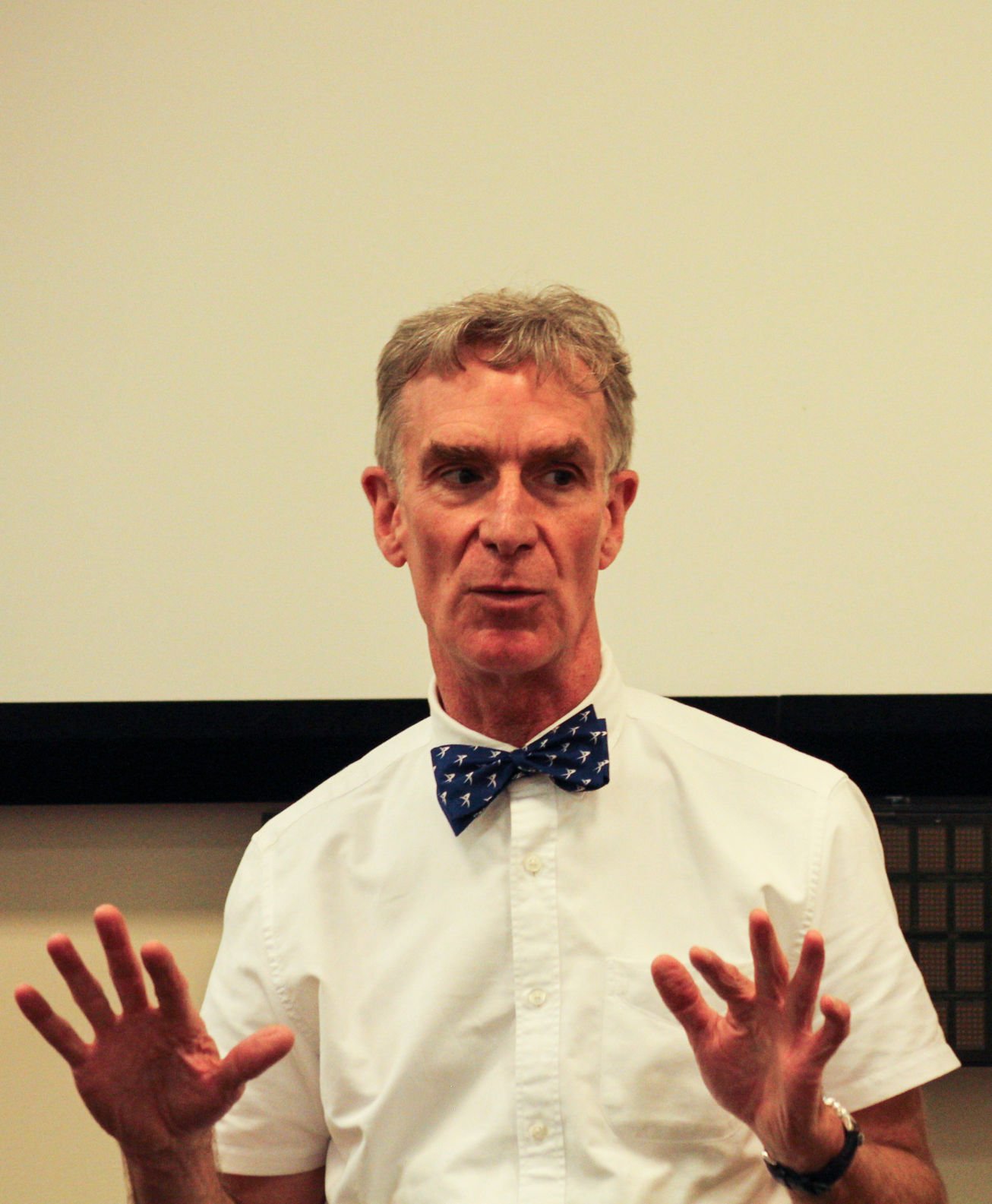 Thousands of people including Bill Nye travel to Beatrice to