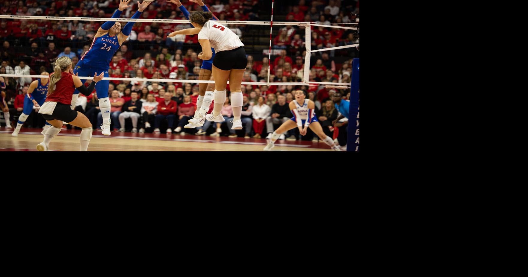 Nebraska volleyball advances to Elite Eight with dominant win over Kansas