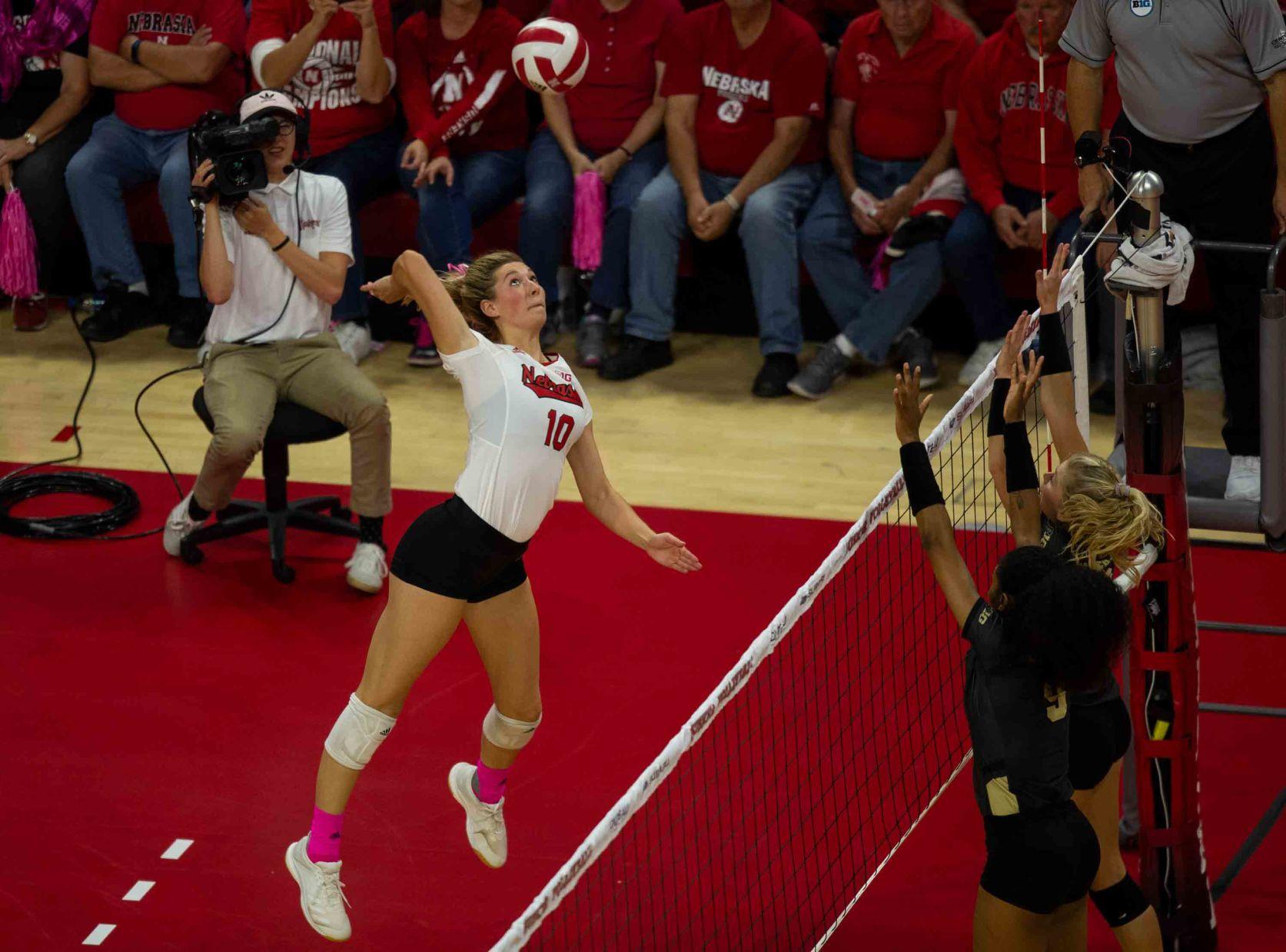 Madi Kubik’s career night propels Nebraska volleyball over Purdue Madi Kubik’s career night propels Nebraska volleyball over Purdue