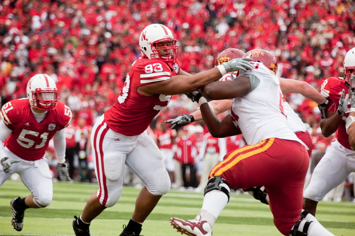 Ndamukong Suh, Beast!  Nebraska cornhuskers football, Cornhuskers  football, Football