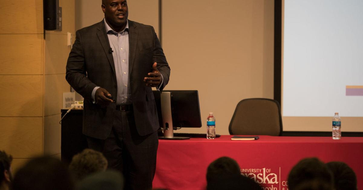 Former Broncos RB Reggie Rivers discusses importance of teamwork, goals ...