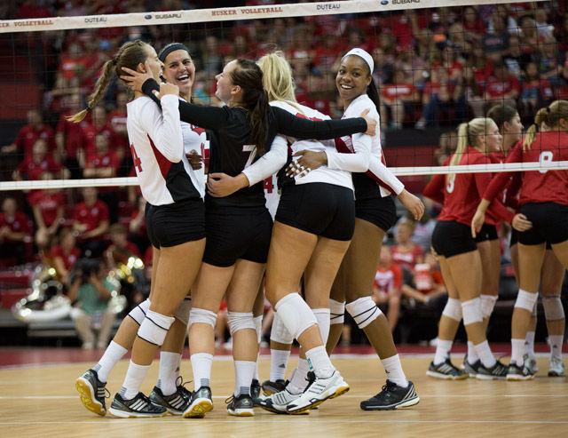 Nebraska volleyball dominates Rutgers | Sports | dailynebraskan.com
