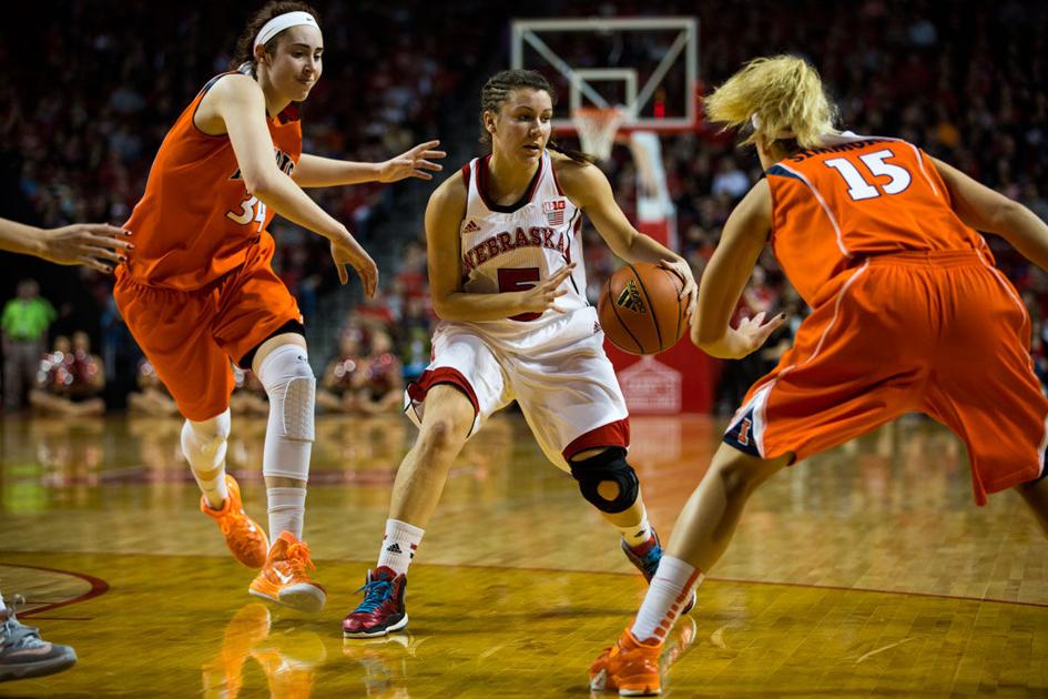 Husker women’s basketball defeat Illnois in final minutes Sports