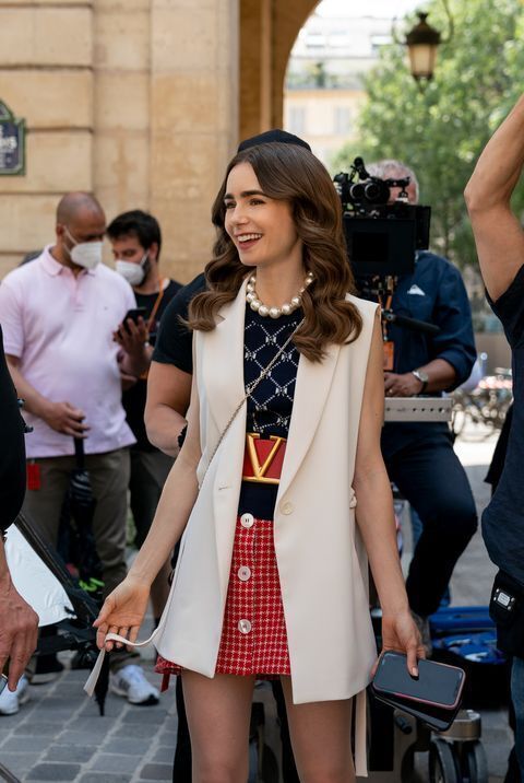 Lily Collins Birthday Special: All the Best Outfits She Worn in Netflix  Show 'Emily In Paris' (View Pics)