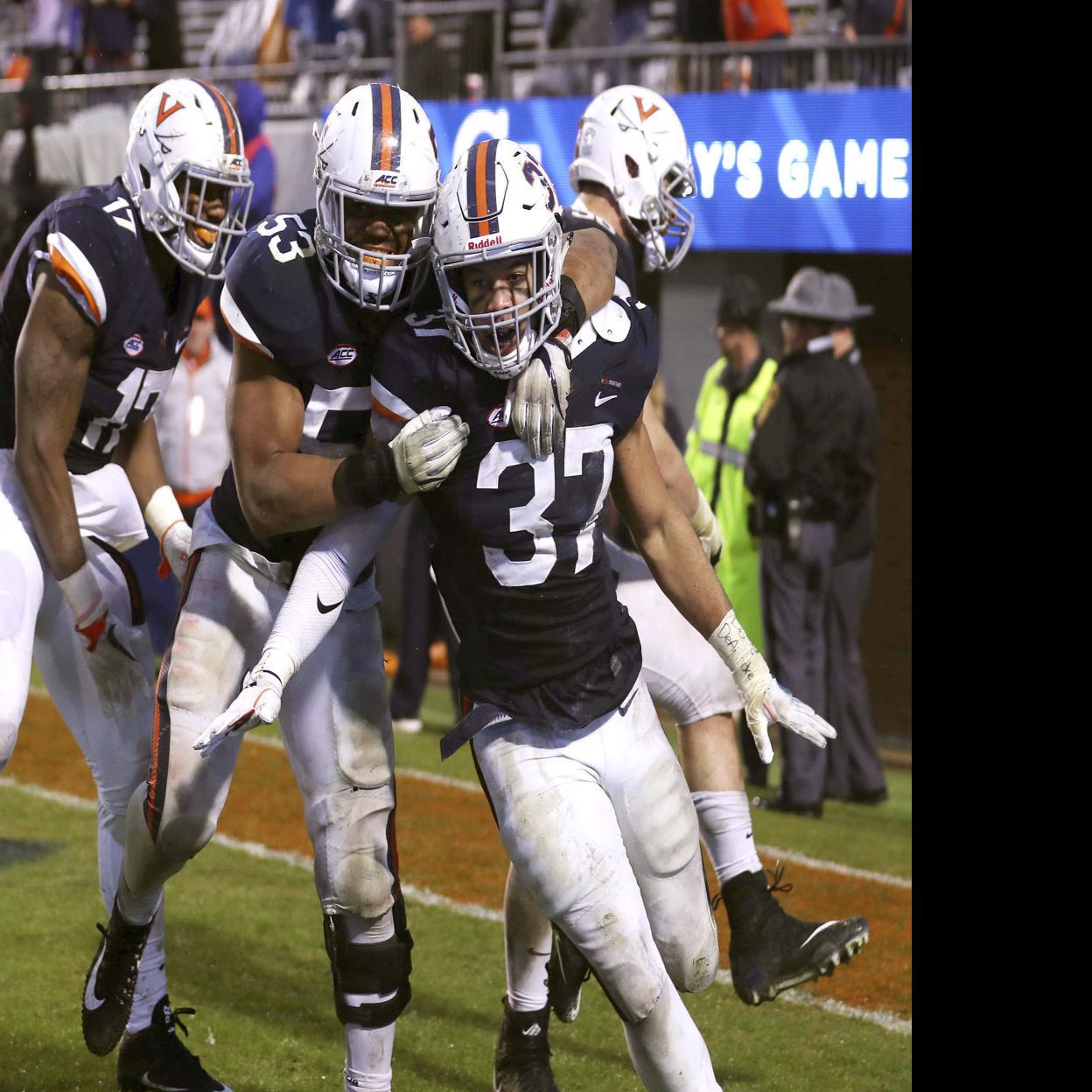 College Football Jordan Mack Is A Tackling Machine In The Middle