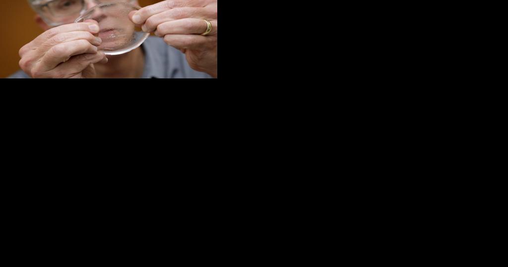 A UVa doctor developed a gel to ease pain during cancer treatment. He was inspired in a hardware store. - Vimarsana News