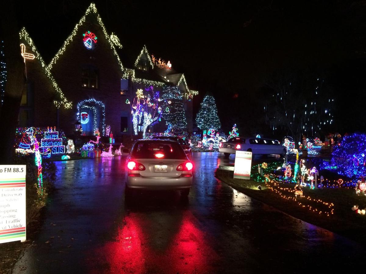 christmas light tradition decoratingspecial com christmas light tradition decoratingspecial com