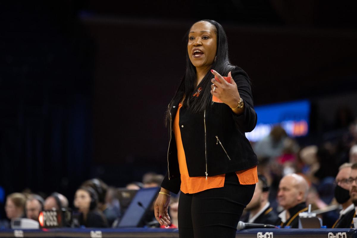 Virginia Tech women's basketball shows support for UVA victims