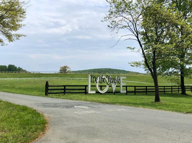 HH-Montp-Love sign