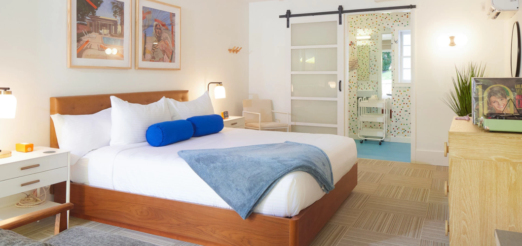 Little Mod Hotel room