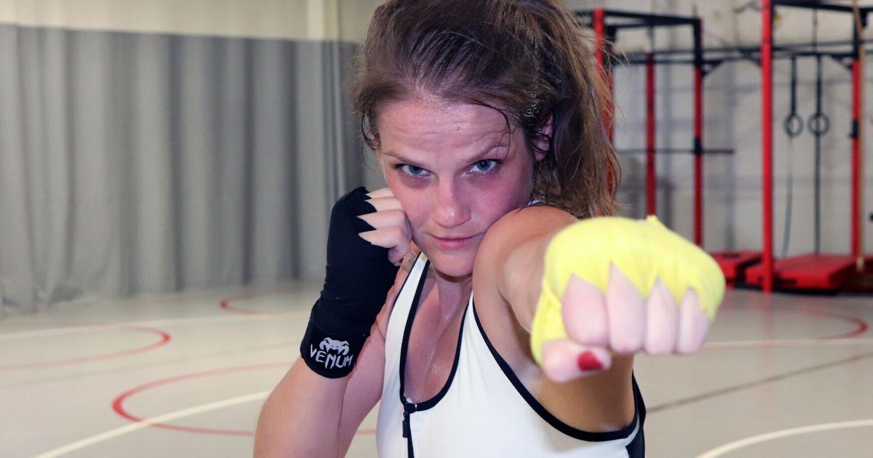 'Spiritual warrior': Bare-knuckle boxer Sydney Smith carries her faith and her father's memory with her in the ring - Vimarsana News