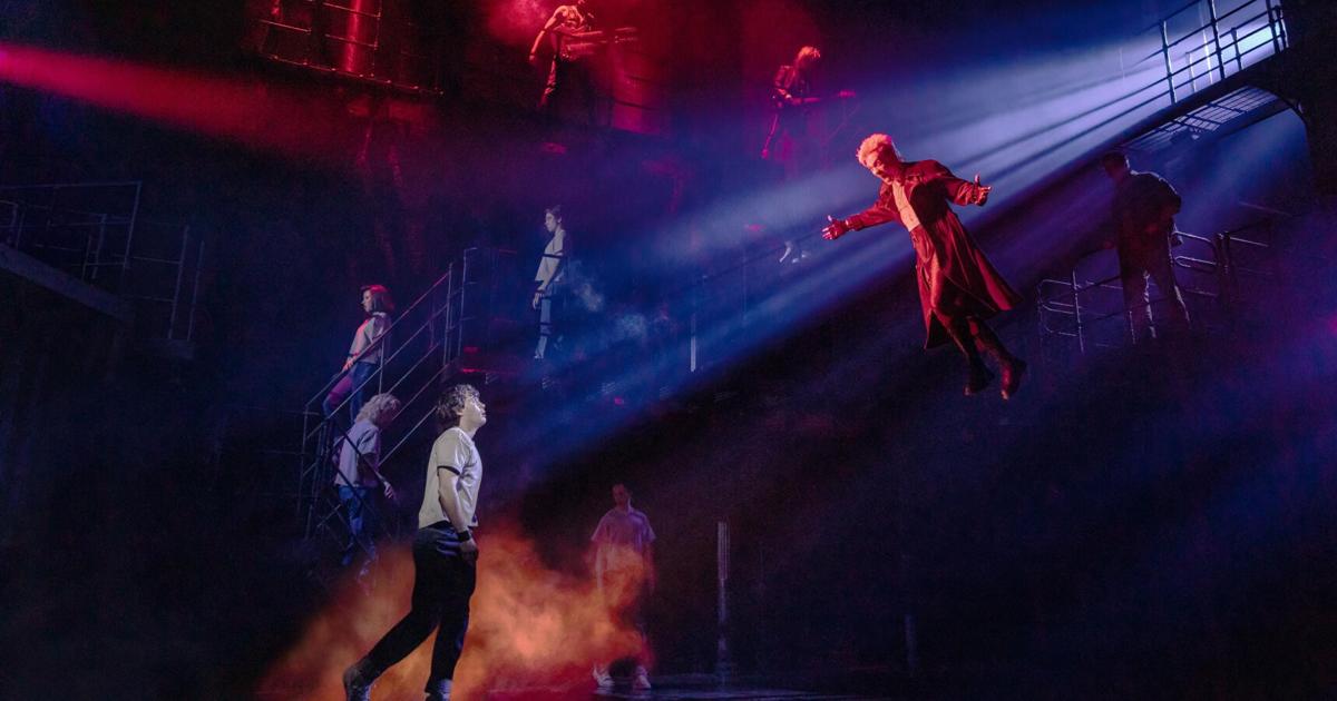 Er fliegt! Ali Louis Bourzgui erhält eine Tony-Nominierung für „Lost Boys“ ...