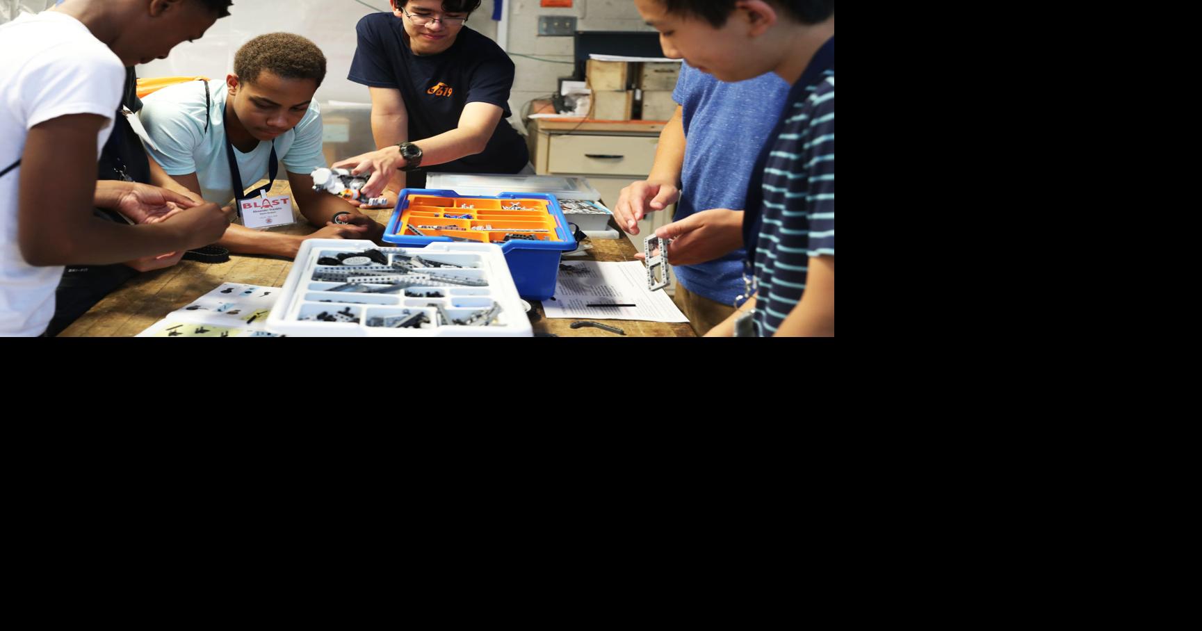 Students solve STEM problems together in BLAST program at UVa