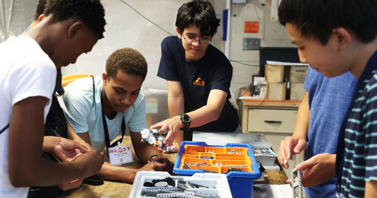 Stem Problems Students solve STEM problems together in BLAST program at UVa