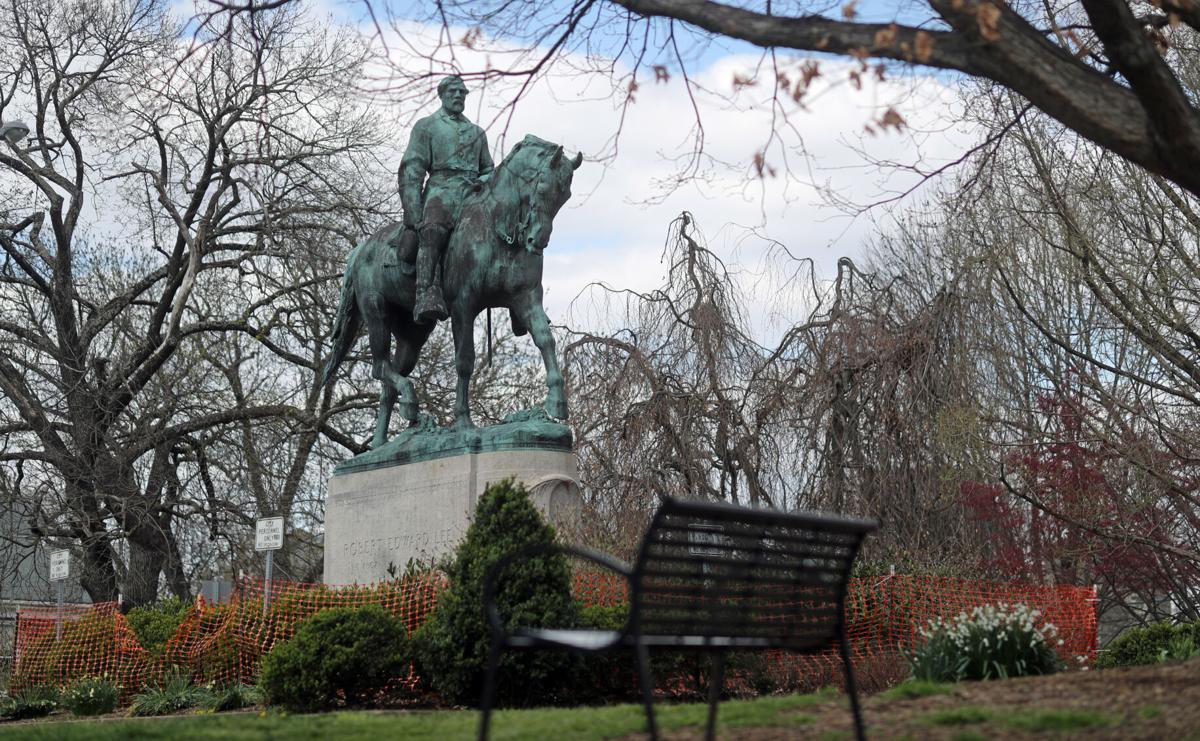 Robert E. Lee statue