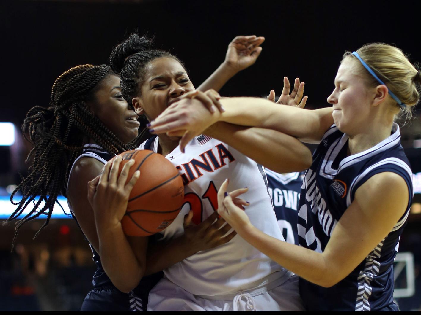 Virginia Women S Basketball Team Throttles Longwood Cavalier