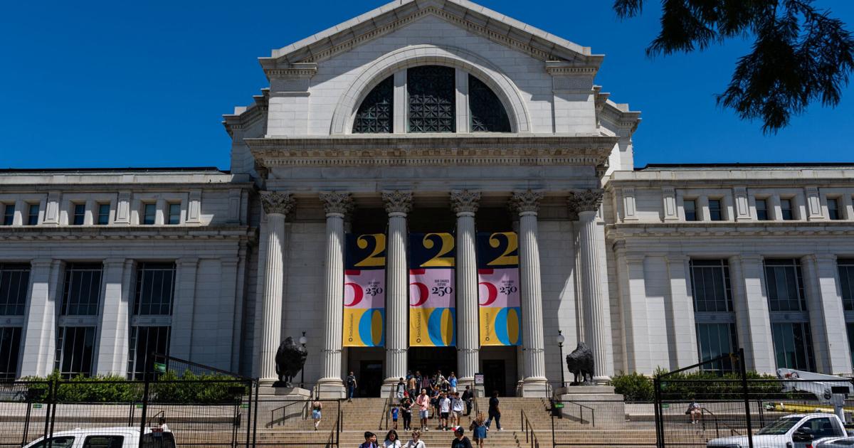 Smithsonian head says White House report unfairly characterized US history ...