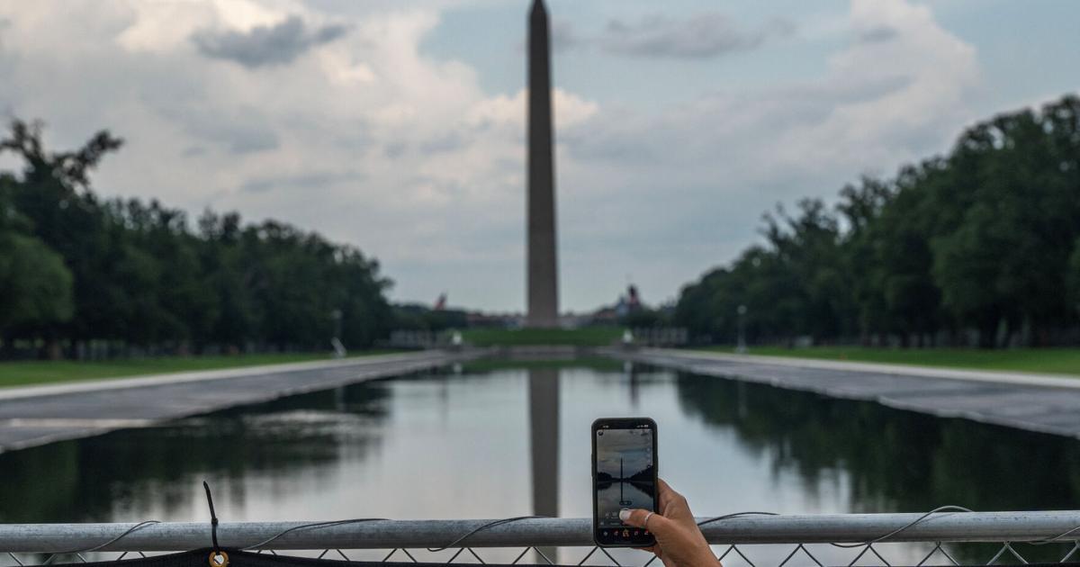 Trump räumt Fehler des Bauunternehmers am Lincoln Memorial Reflecting Pool ...