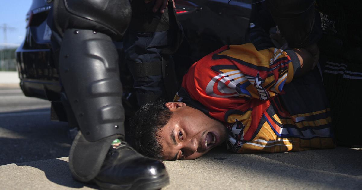 Police detain more than 20 people on first night of curfew in downtown Los ...