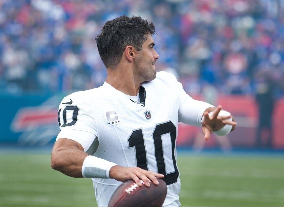 Raiders quarterback Jimmy Garoppolo in concussion protocol after loss to  Steelers - The Boston Globe