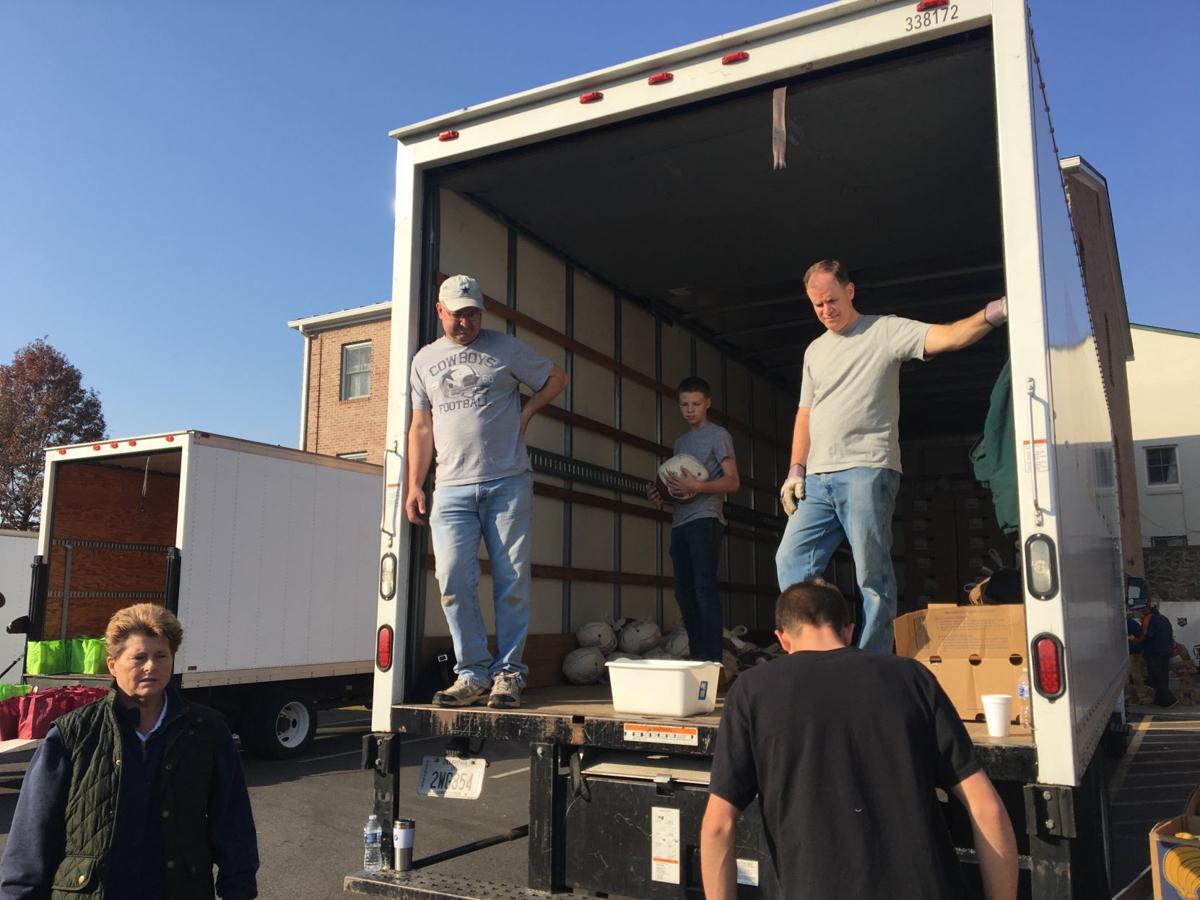 Culpeper Food Closet Hands Out Holiday Meals For The 20th Year Archives Dailyprogress Com