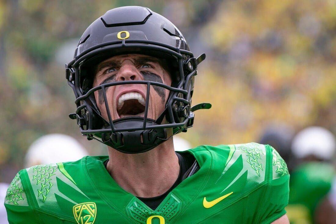 Oregon Football: Dan Lanning Sticking With Bo Nix as Starting