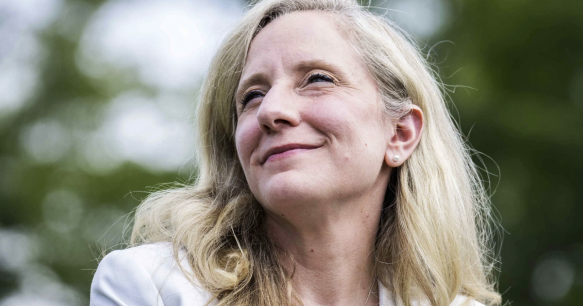 Spanberger liegt laut neuer Umfrage 4 Prozentpunkte vor Earle-Sears