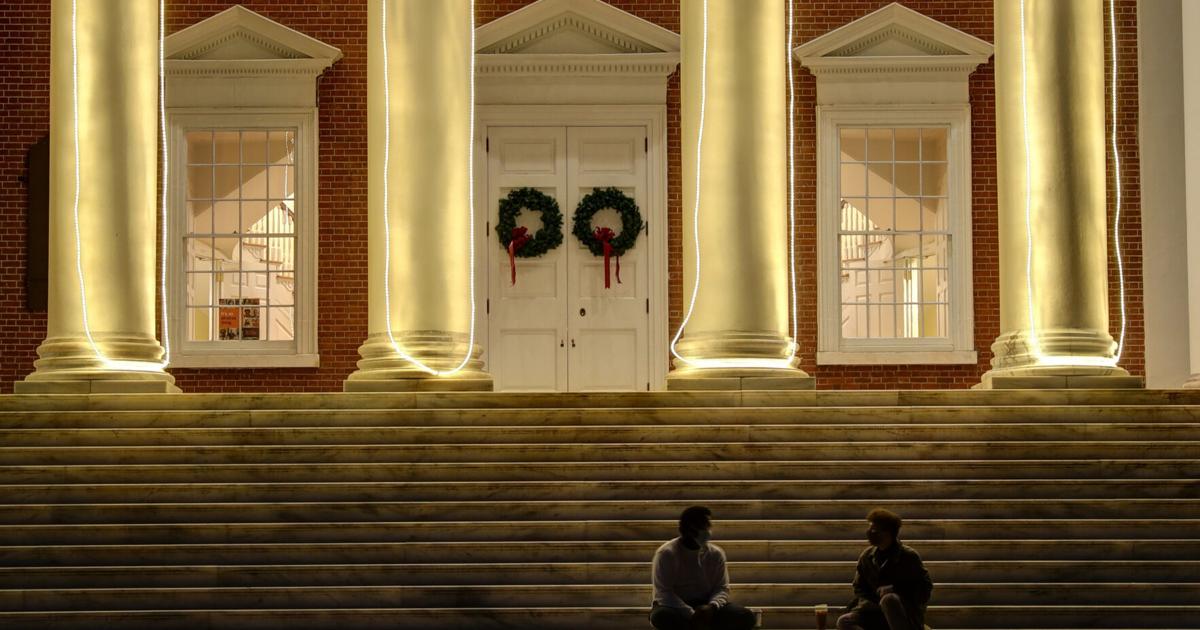 PHOTOS UVa Lighting of the Lawn