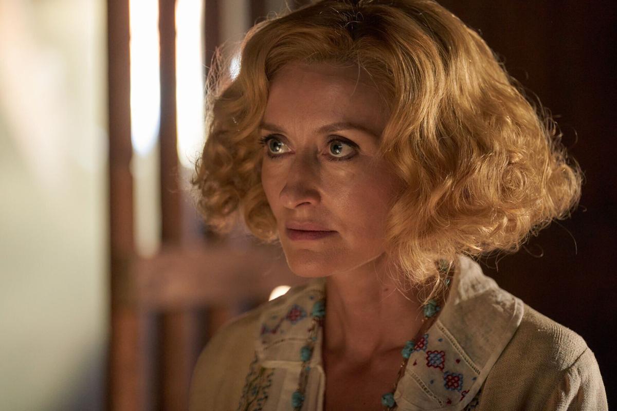 Natascha McElhone embraces change in 'Hotel Portofino', image size:1200x800