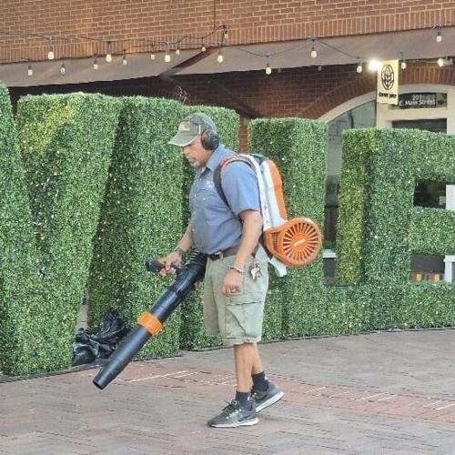 Charlottesville Introduces Incentives for Electric Landscaping Equipment