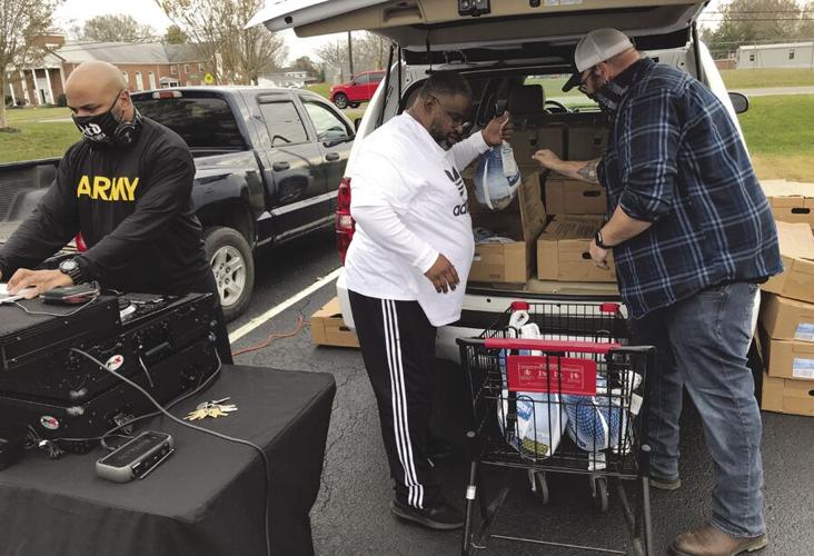J-Avis Beasley turkey give-away_1882.jpg
