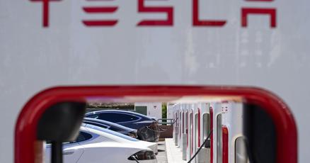 Tesla is allowing nohands driving with Autopilot for longer periods US regulators have questions Tesla is allowing nohands driving with Autopilot for longer periods US regulators have questions