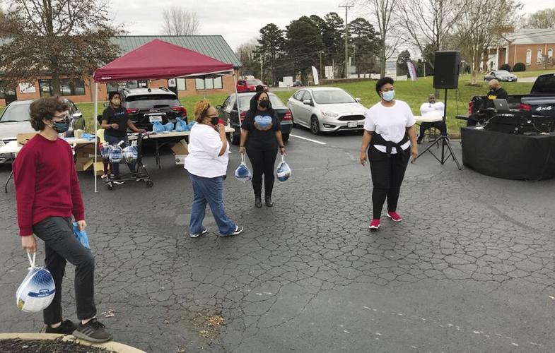 J-Avis Beasley turkey give-away_1903.jpg