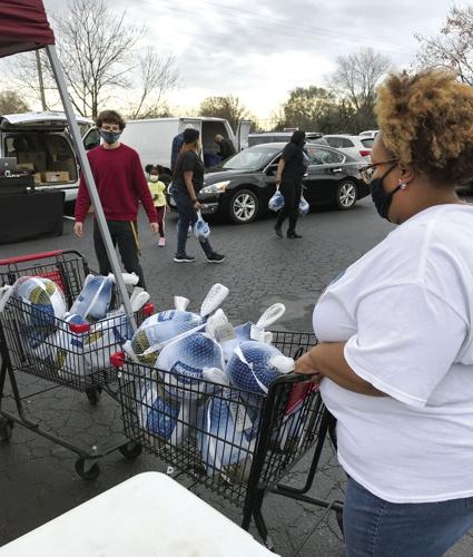 J-Avis Beasley turkey give-away_1916.jpg