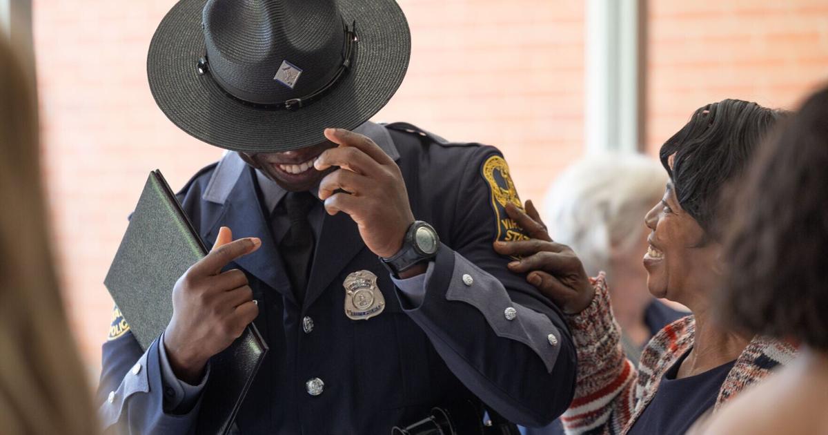 Virginia State Police feiert 45 neue Polizisten bei Abschlusszeremonie