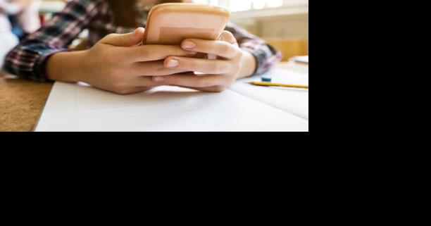 Charlottesville schools' phone ban winning support - Vimarsana News