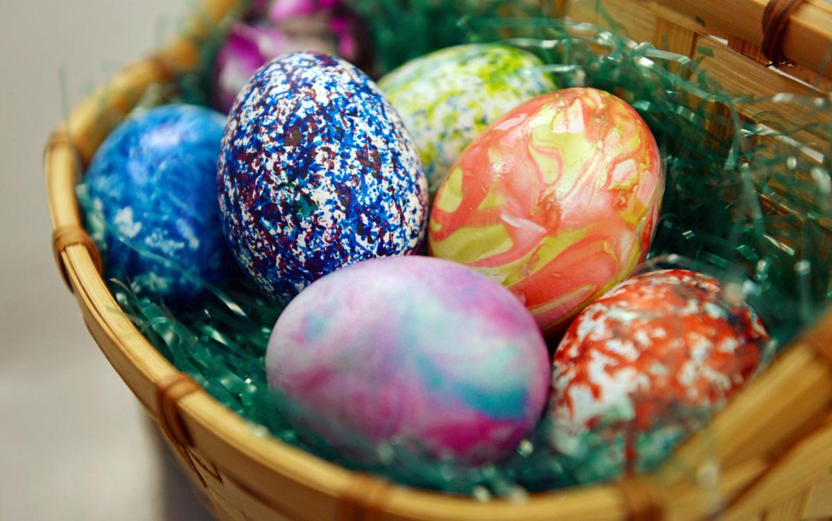 Fun for Easter Dye your eggs with a speckled, marbled and swirled