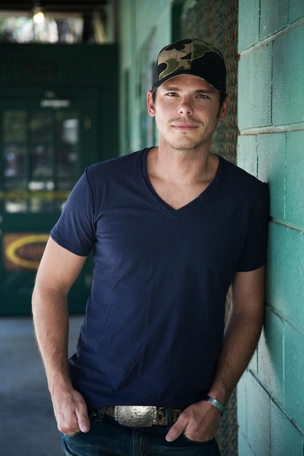 Opening Act Alter Ego Granger Smith S Not Alone In Country Show