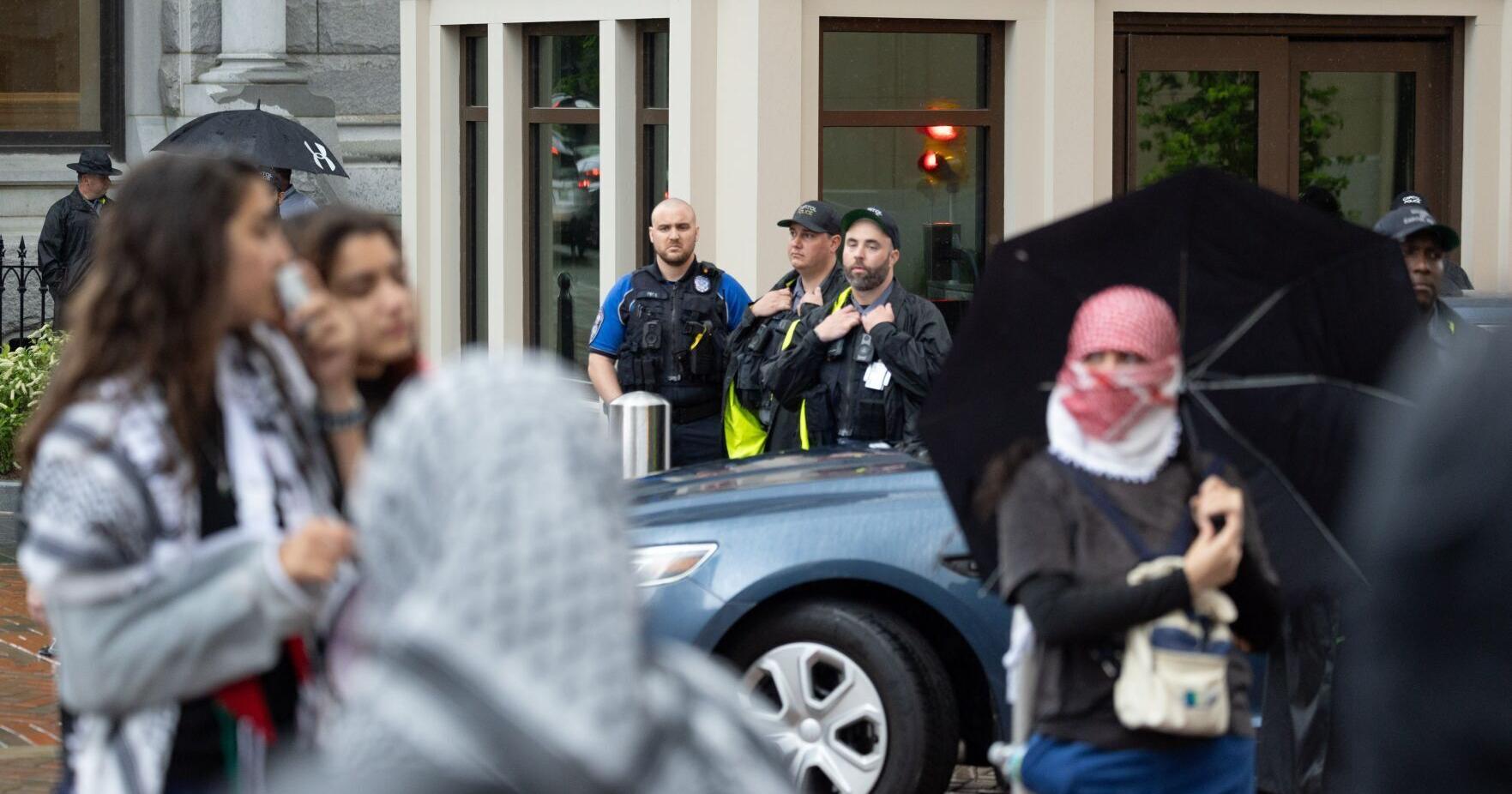 Pro-Palestine protesters block traffic, march to Capitol - Vimarsana News