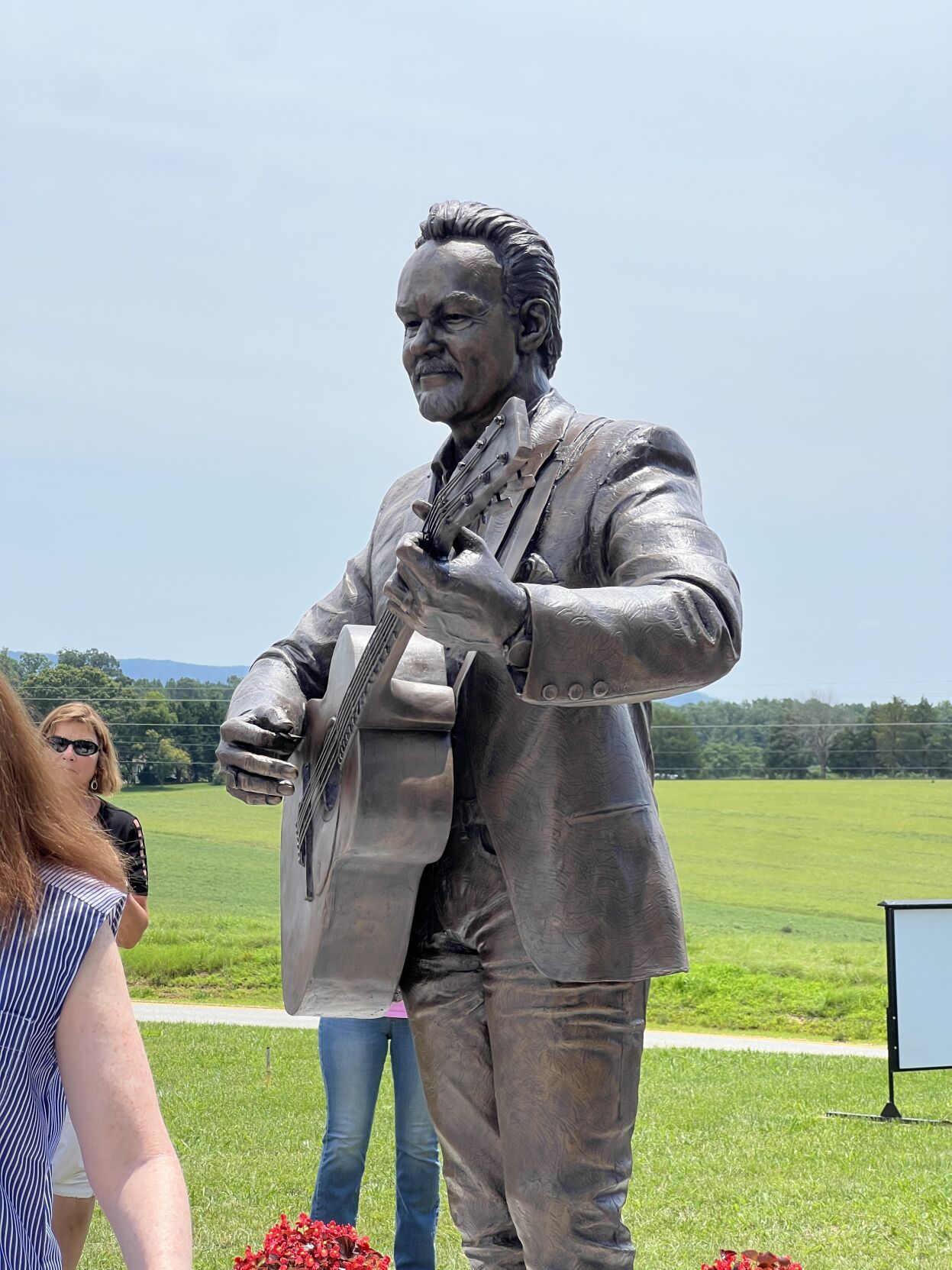 Nelson's native sons: County unveils statues of Earl Hamner, Jimmy Fortune